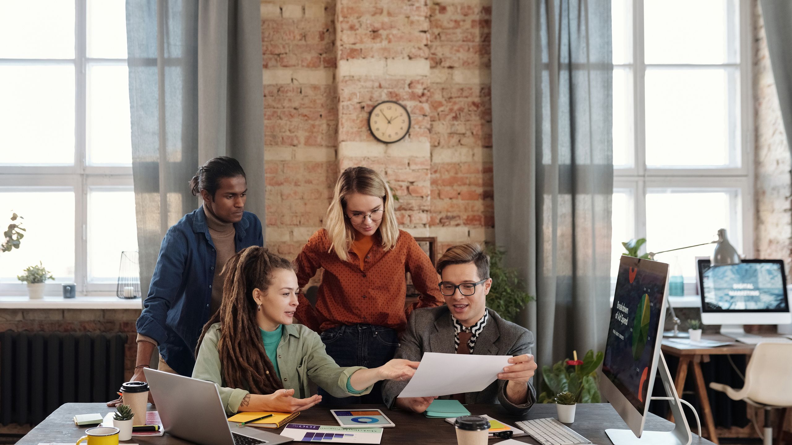 团队讨论营销方案
